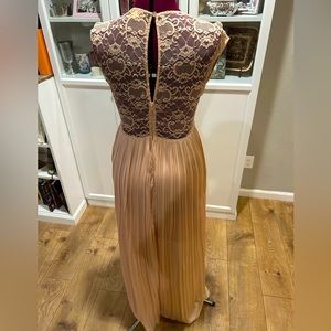 Beautiful Silky Soft Elegant Dress Size Medium Cream/Pink Tones Boutique EUC